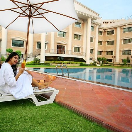 Holiday Regency Moradabad Eksteriør billede